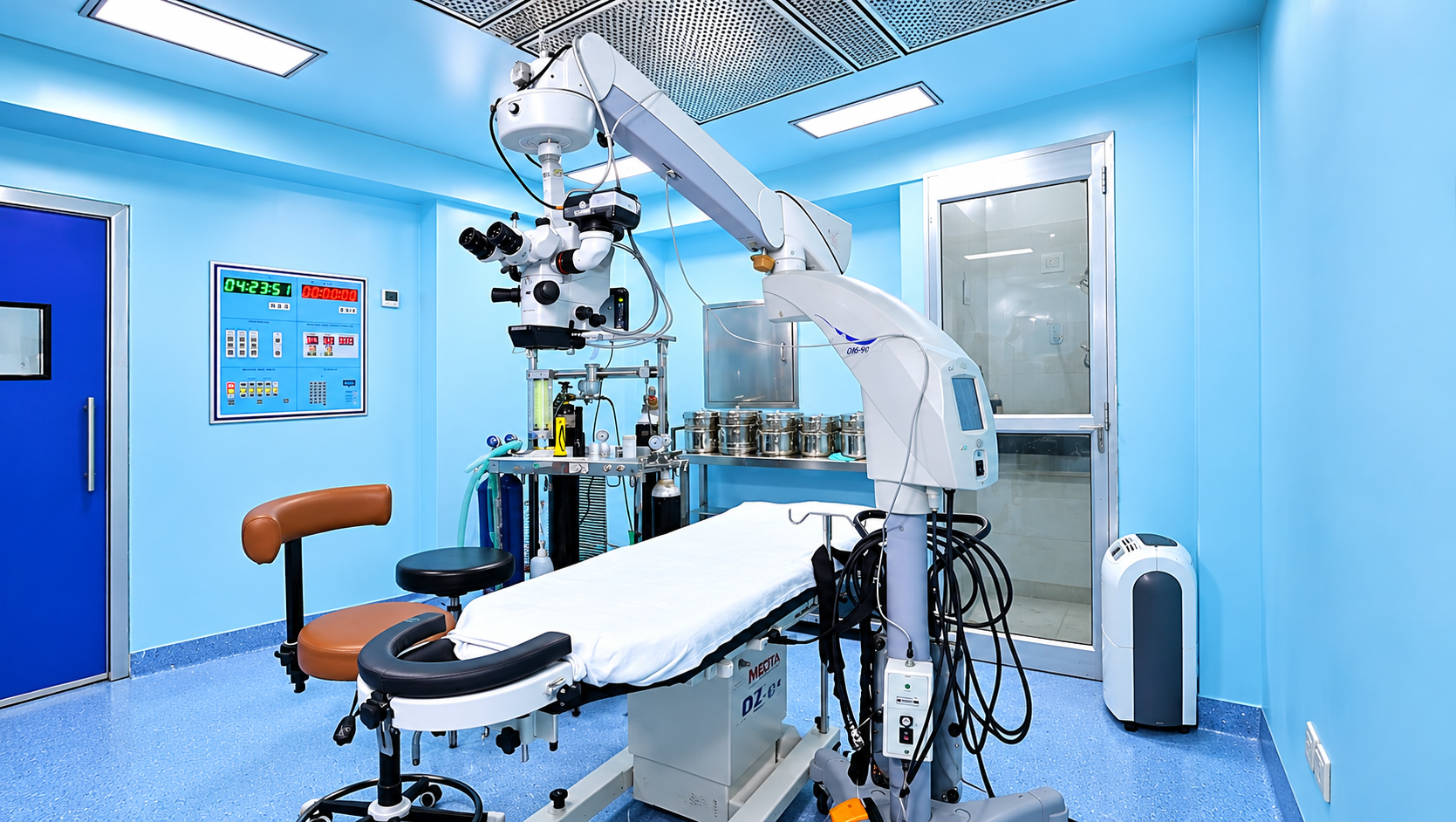Ophthalmic equipment in a prepared operating room